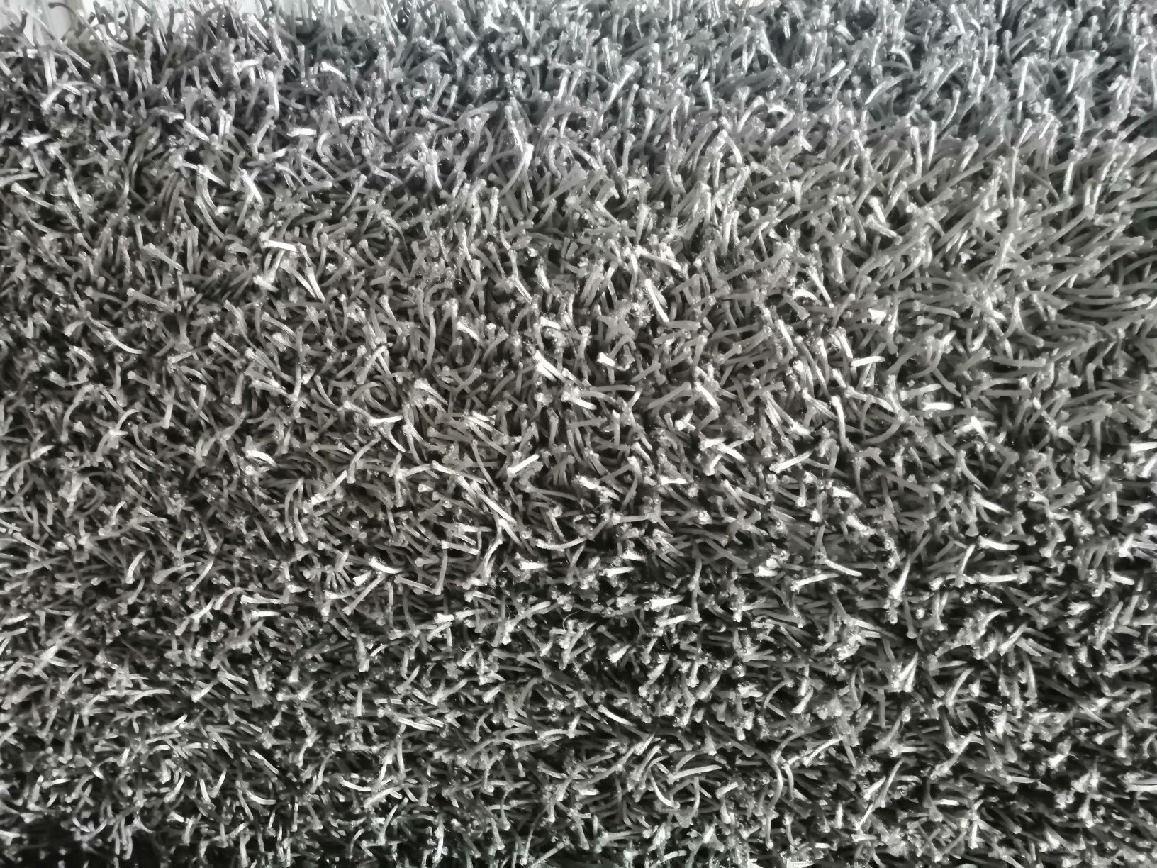 Carpete cinza de pêlo comprido