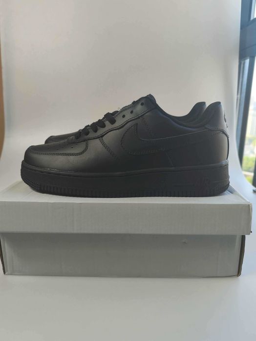 Damskie czarne trampki Nike, rozmiar 39