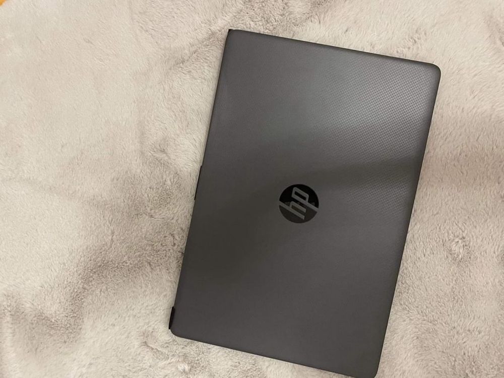 Laptop HP 255 G8