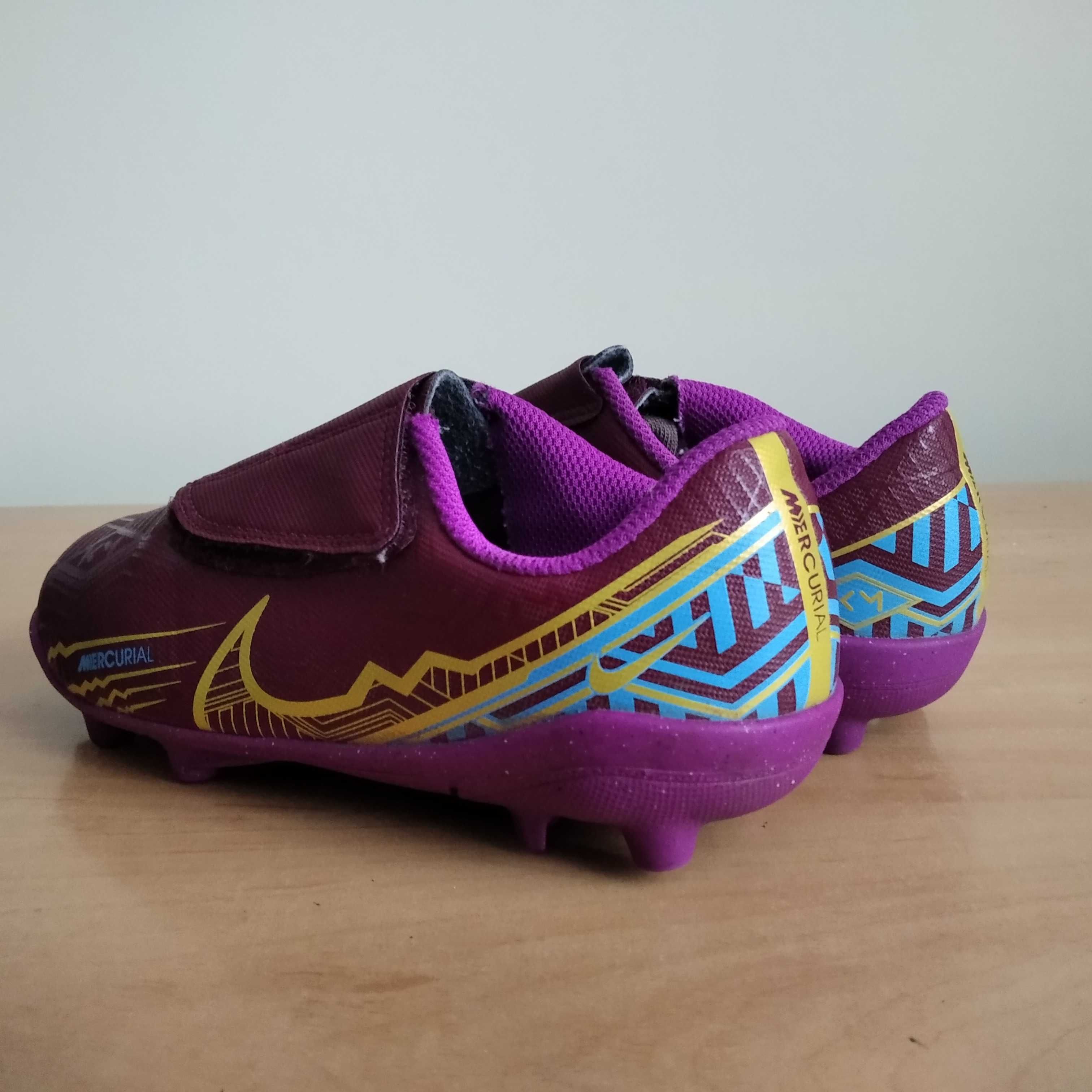 Dziecięce buty piłkarskie NIKE MERCURIAL VAPOR 15 CLUB MG roz eu-28.5