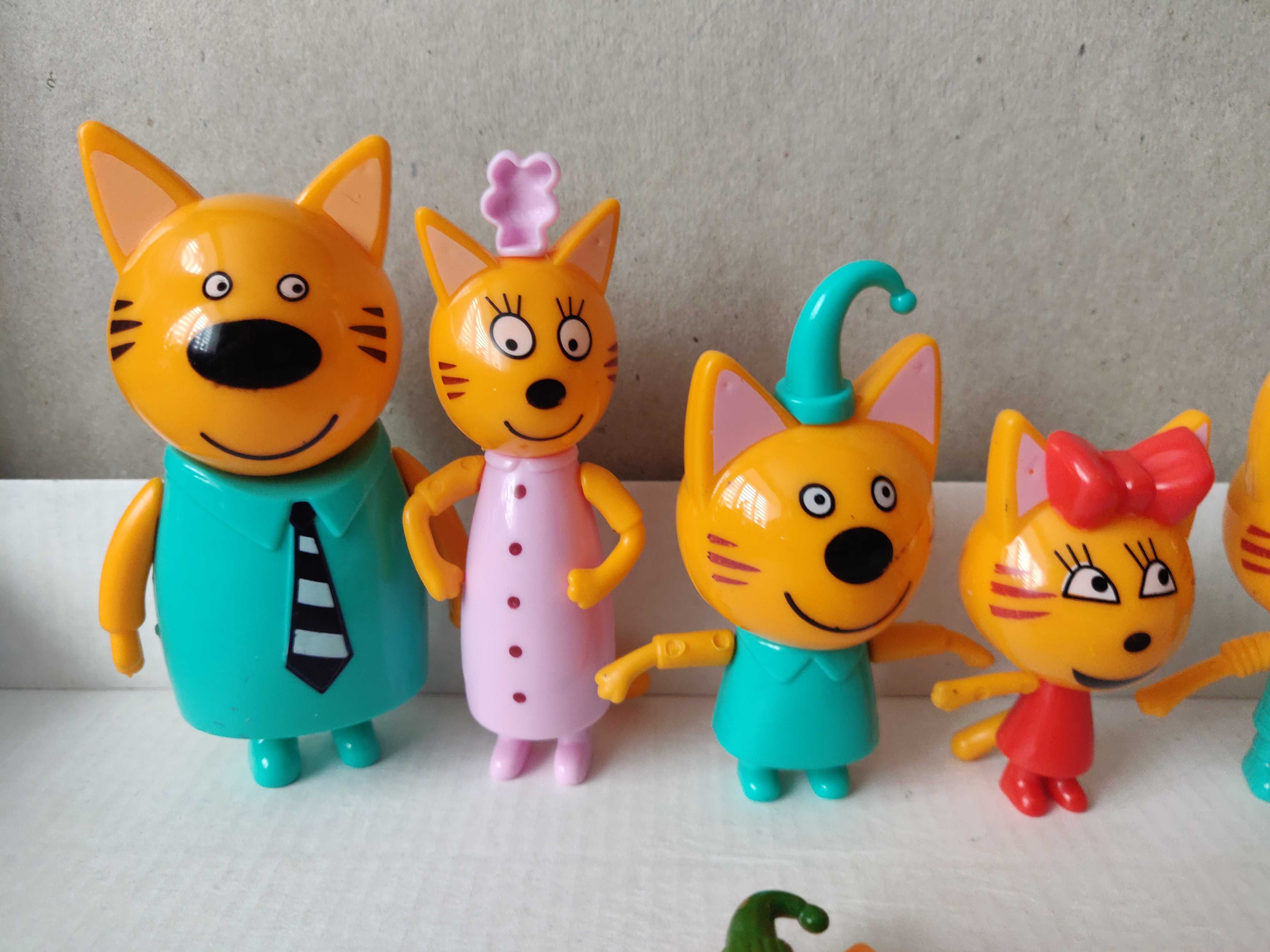 Игрушечный набор фигурок Три кота, 8 фигурок героев.