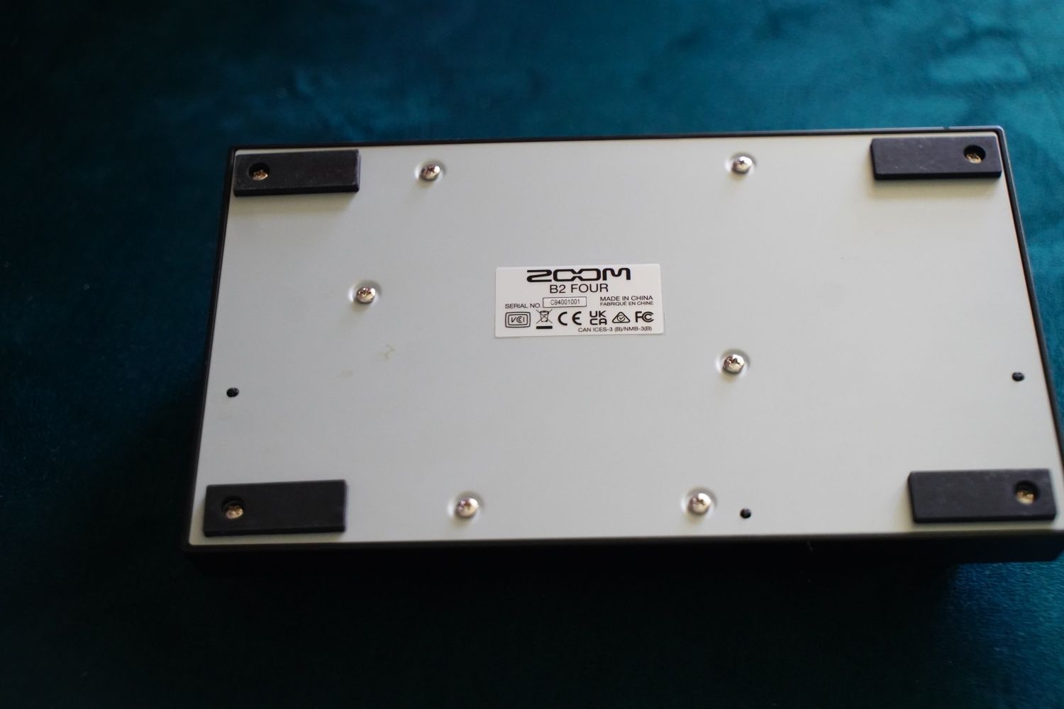Zoom B2 Four multiefekt do basu