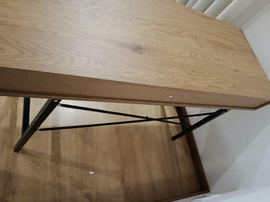 Secretaria práticamente nova