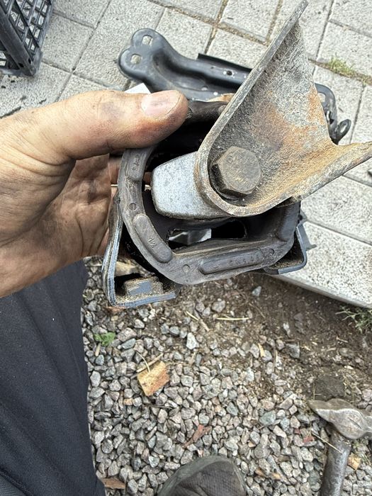 Подушки двигуна мерседес w190-124-140-210-202 мерседес