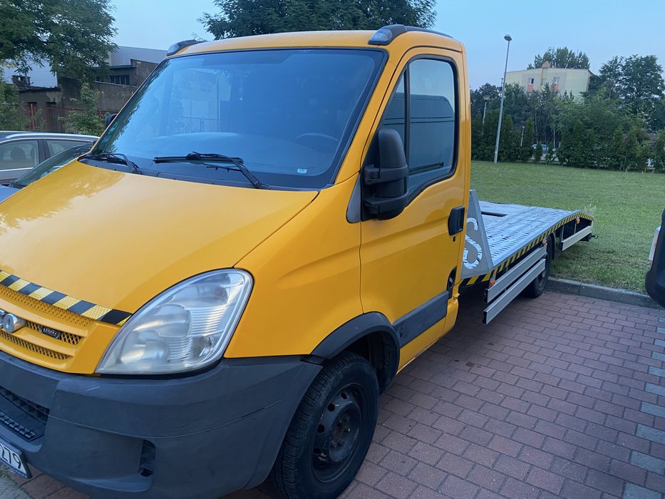 Usługi transportowe autolaweta 7/24 holowanie pomoc drogowa transport