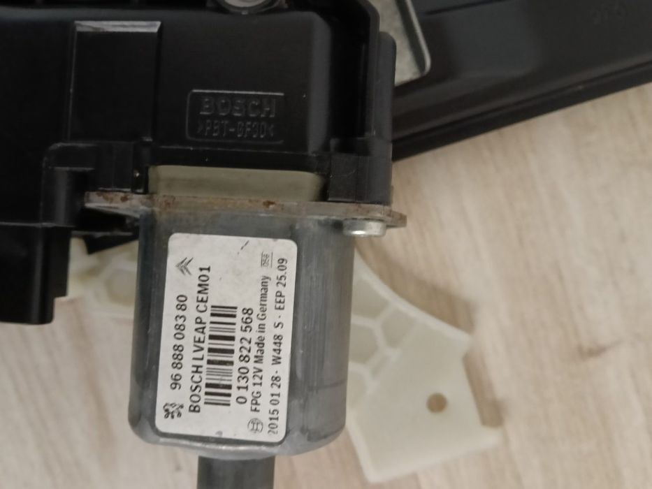 Mechanizm podnoszenia szyby tył prawy. Peugeot 508