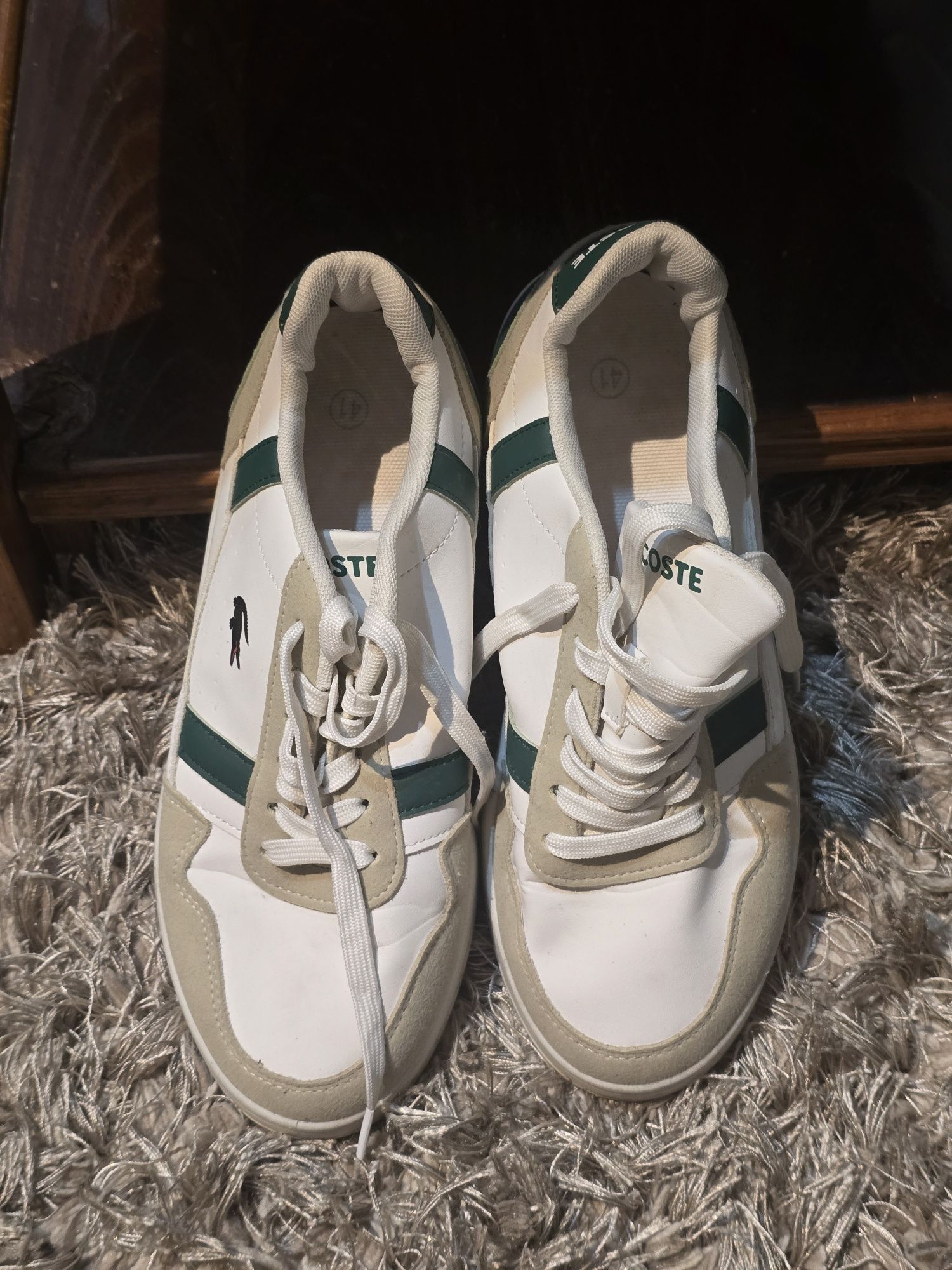 Tenis e botas usados