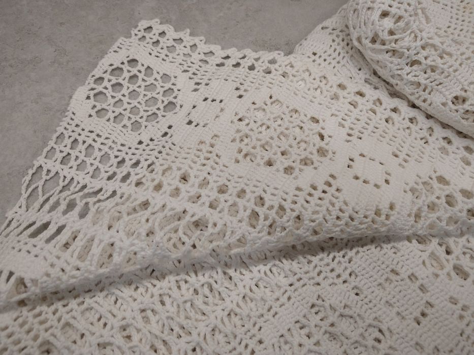 Obrus na stół/serweta/kremowy/szydełko