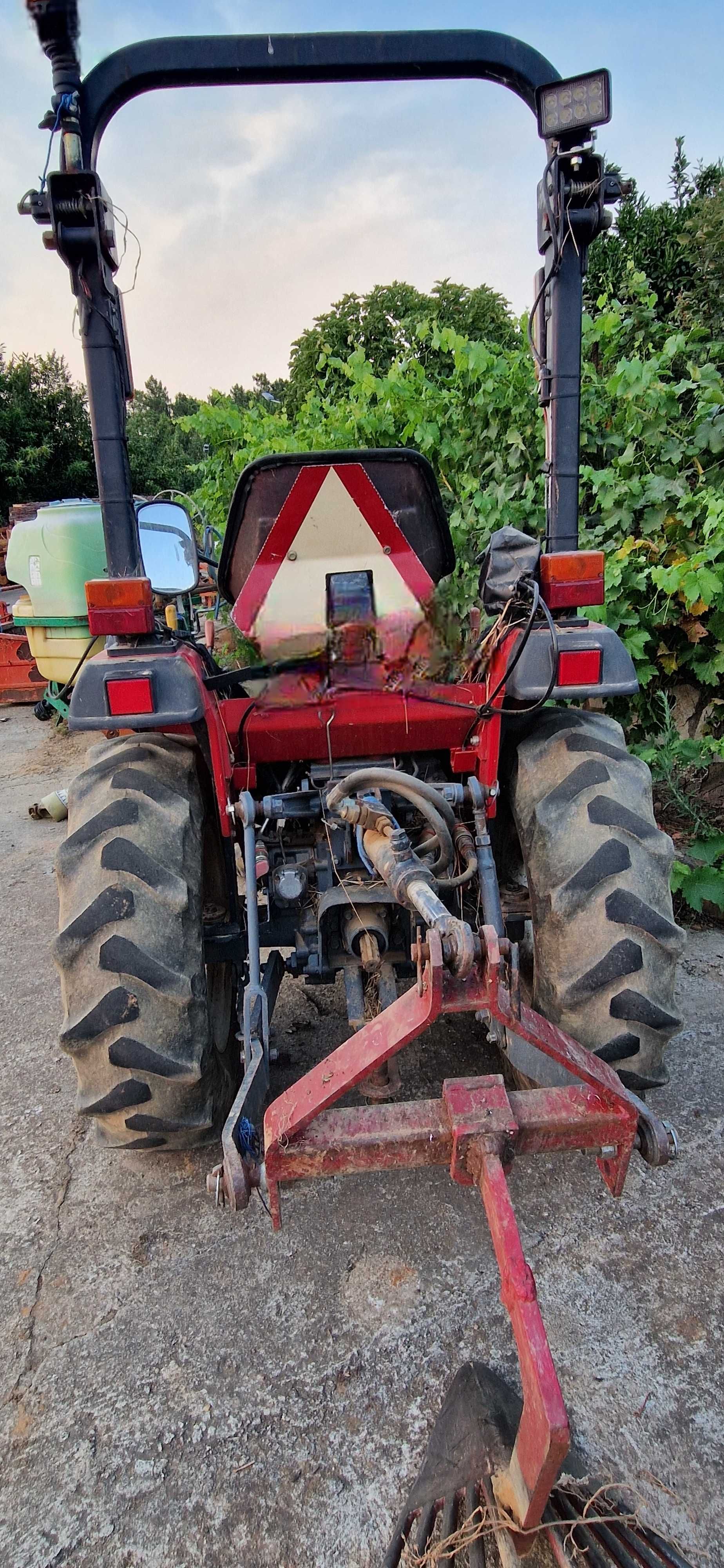 Trator agricula semi novo
