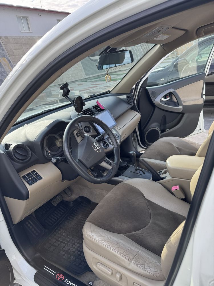 Toyota RAV4, 2010 рік, повний привід, стан ідеальний!