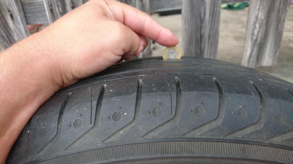 Sprzedam alufelgi vw bora z oponami