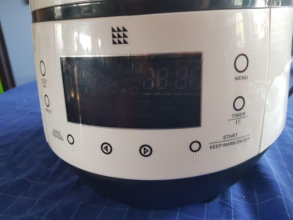 Multicooker firmy Lakeland model 31788