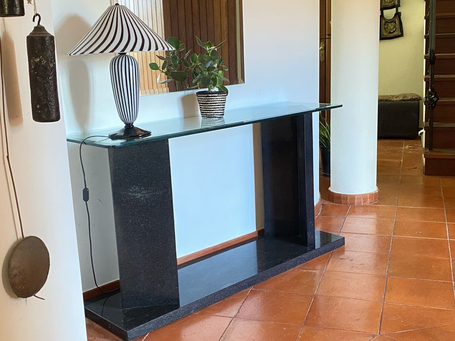 Consola de luxo em granito preto e vidro com bisel