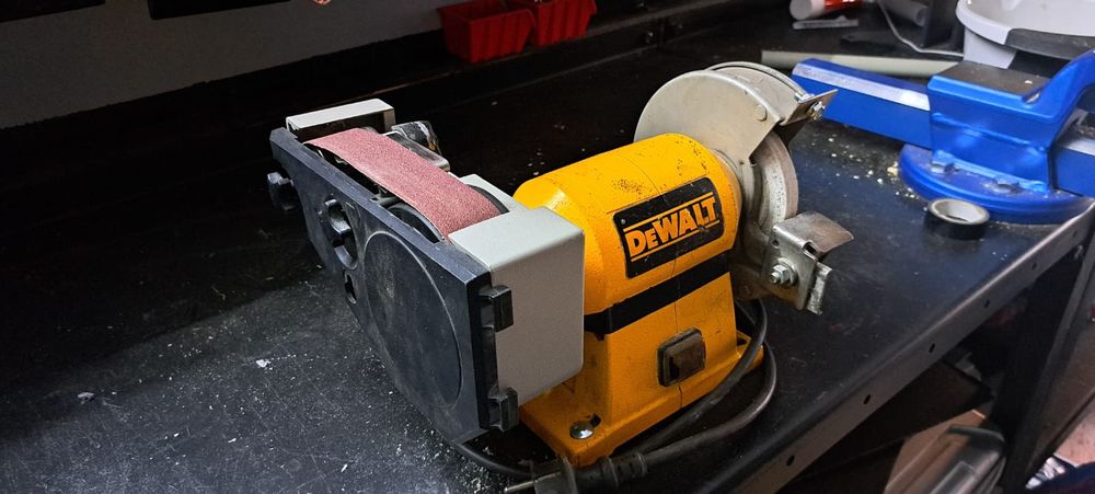 Szlifierka taśmowa DeWalt DW753