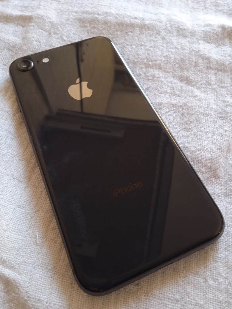Продам Iphone 8 64GB Neverlock