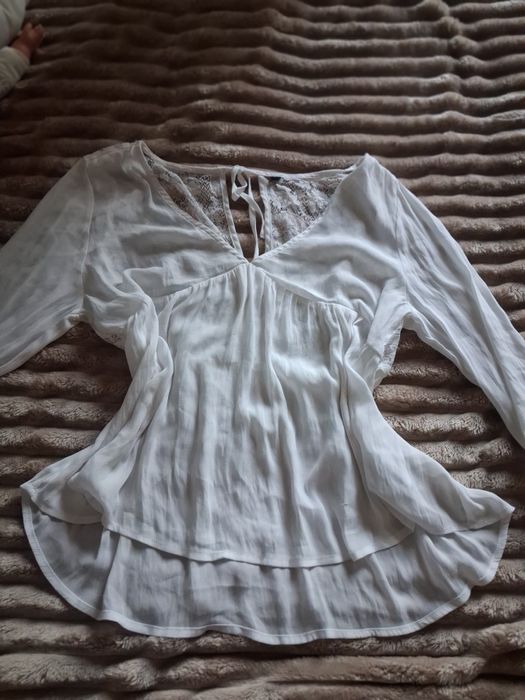 Cienka bluzka koszulka elegancka s mogą biala koronką