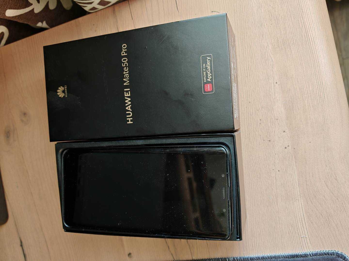 Smartfon Huawei Mate 50 Pro 8/256- ma większość usług Google.