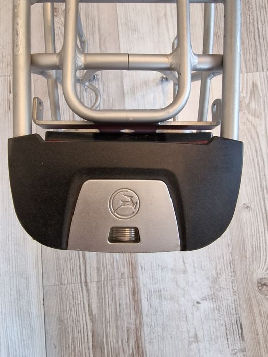Bagażnik rowerowy tylny aluminiowy Gazelle z lampką