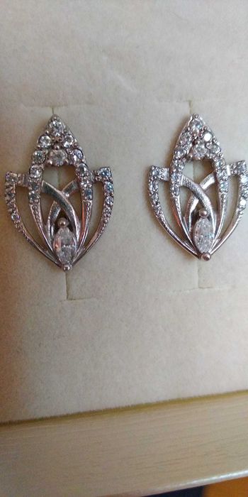 Срібні сережки з камінням