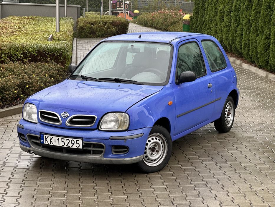 Nissan micra pali 6.0 litrow po miescie