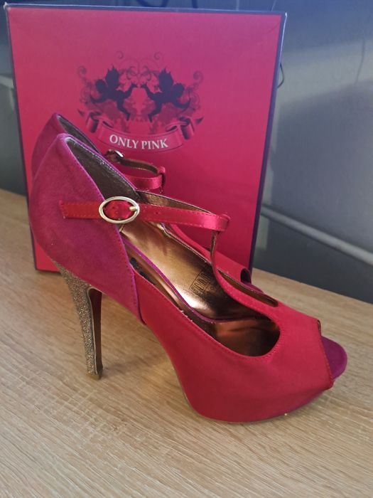 Szpilki sandały na koturnie