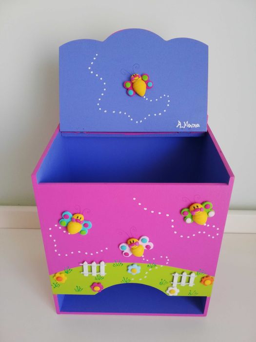 Candeeiro e Caixa para guardar fraldas com o nome Madalena