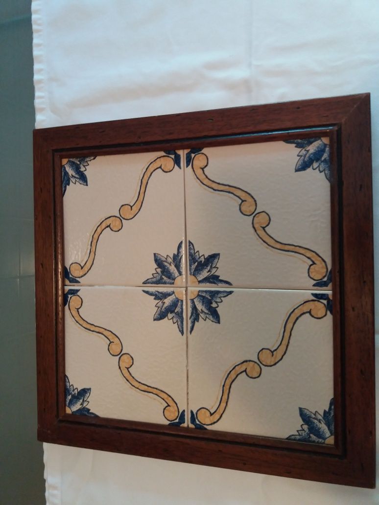 Quadro de azulejos antigos, com 37 cm e outros Quadros desde 2,5€