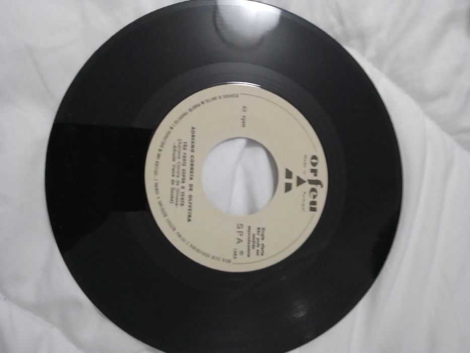 Single de Adriano Correia Marques novo