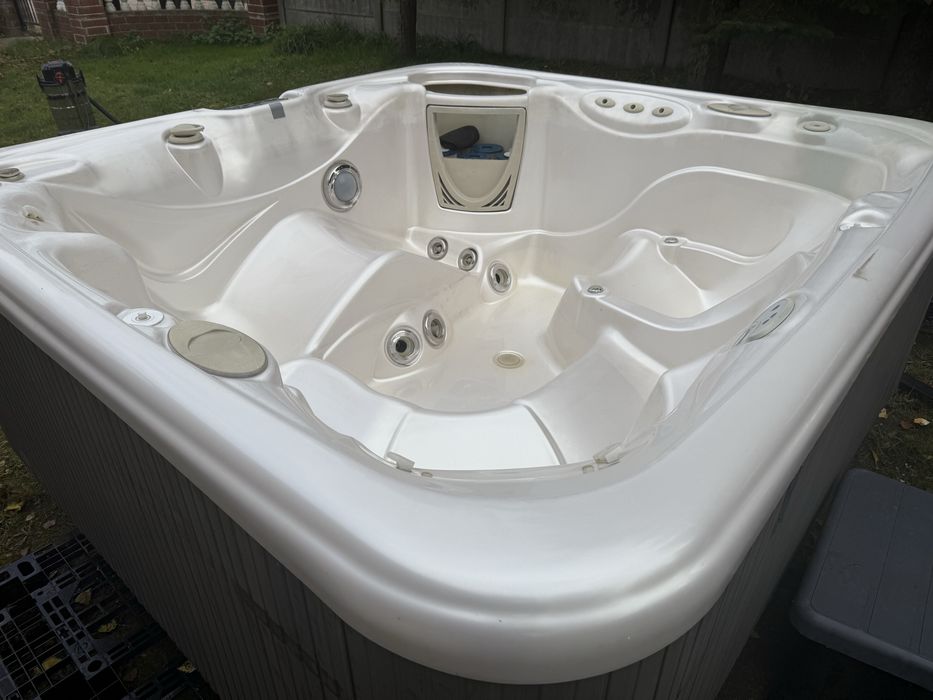 Jacuzzi hotspring mega okazja totalne czyszczenie magazynu
