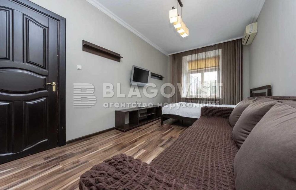 Продаж 2 к квартири Коновальця 7/9  Палац Україна ремонт!!!