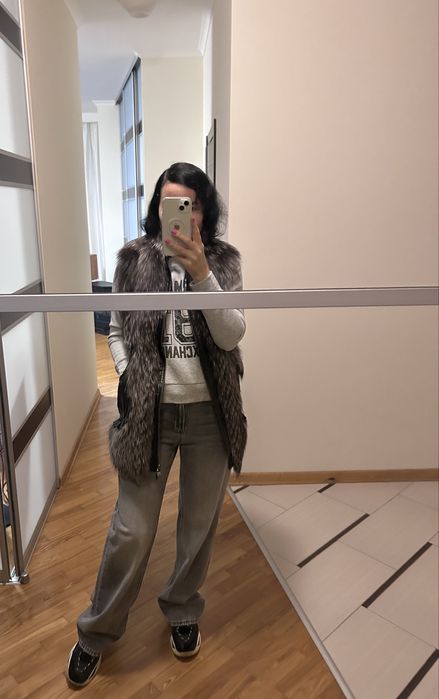 Жилет женский из натуральной кожи с чернобуркой