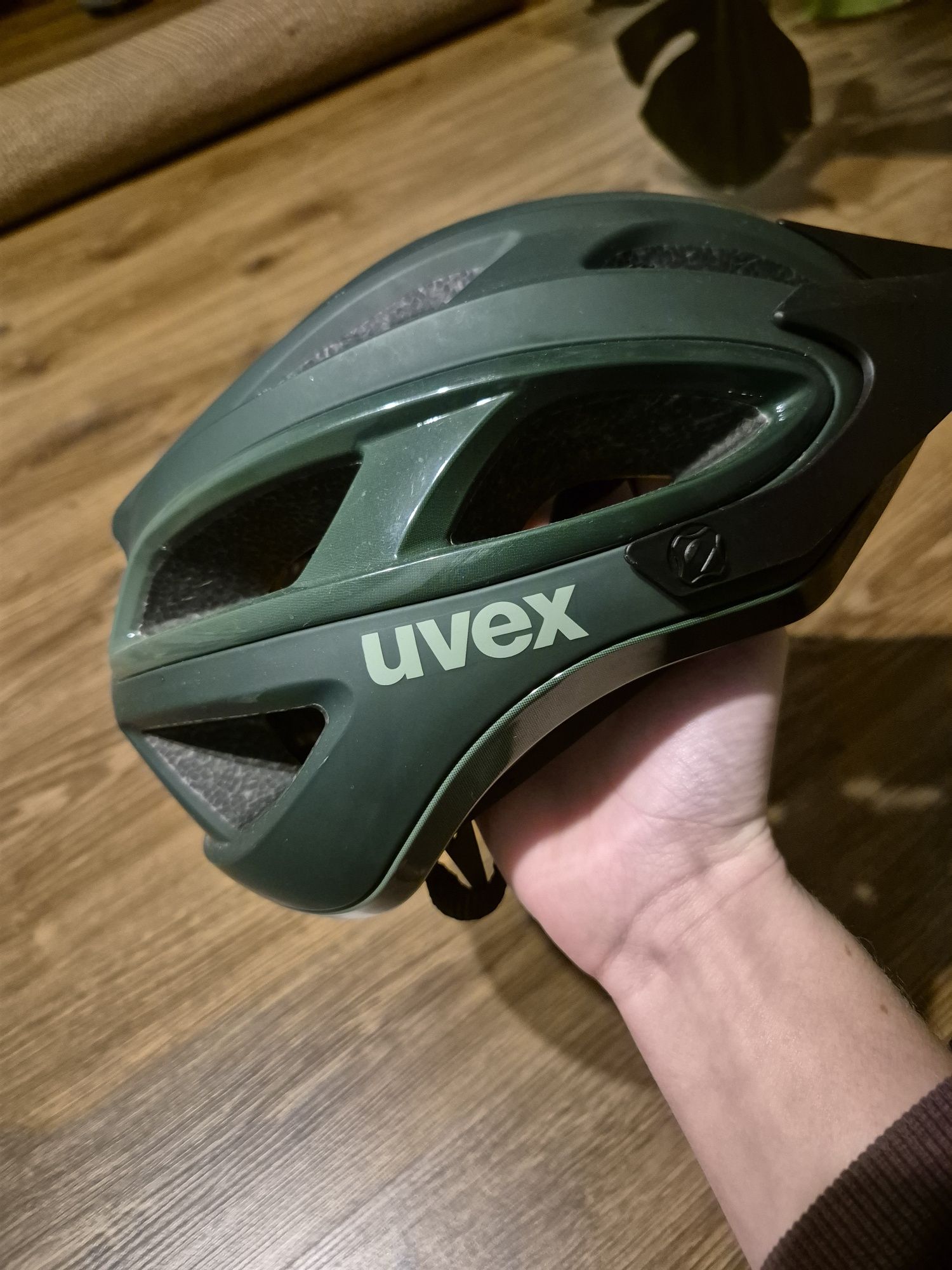 Kask rowerowy uvex mips