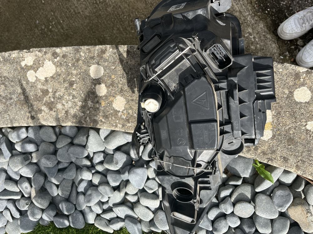 Farol esq bmw serie 1 BI-XENON