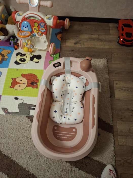 Дитяча ванночка з подушкою та термометром