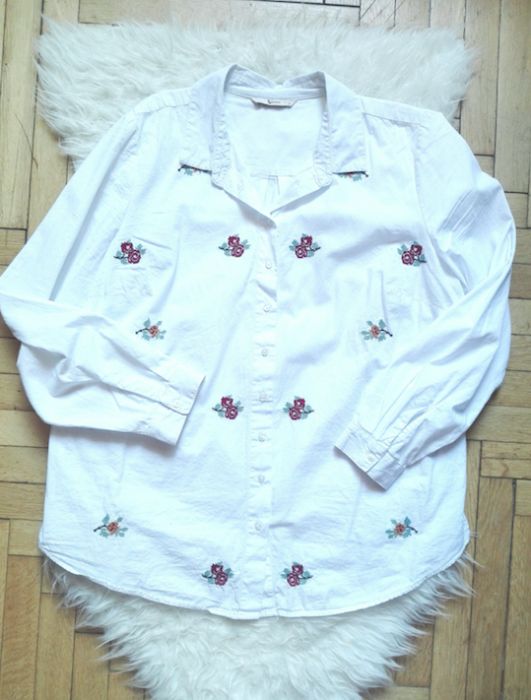 Biała koszula z haftami w kwiaty haft hafty haftowana bluzka bawełna