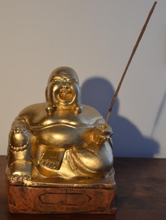 Estatueta BUDA Hotei San Sentado – Material: Pó de Pedra