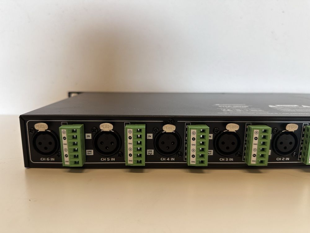 Omnitronic XDA-1206 – aktywny rozdzielacz XLR 6x OUT 1U rack 230V