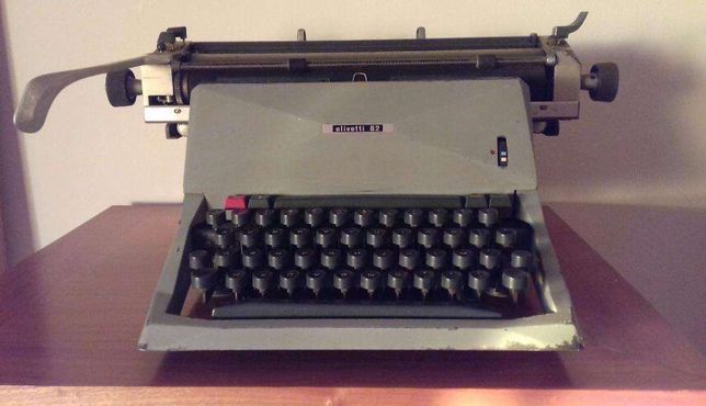Máquina de Escrever Olivetti 82