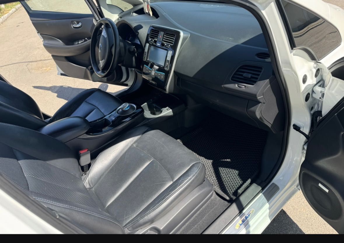 Продам Nissan Leaf 24