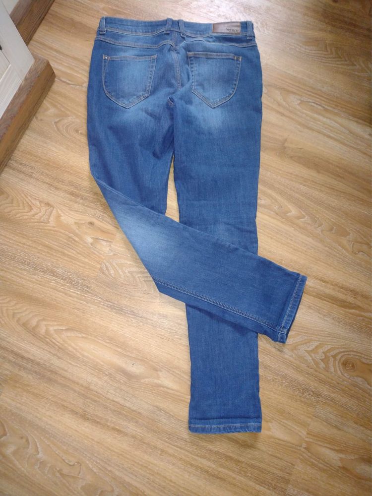 Jeansowe spodnie damskie z haftem 38/40
