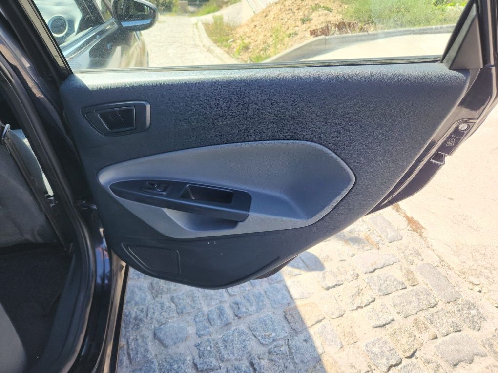 Ford Fiesta 1.4 tdci versao titanium