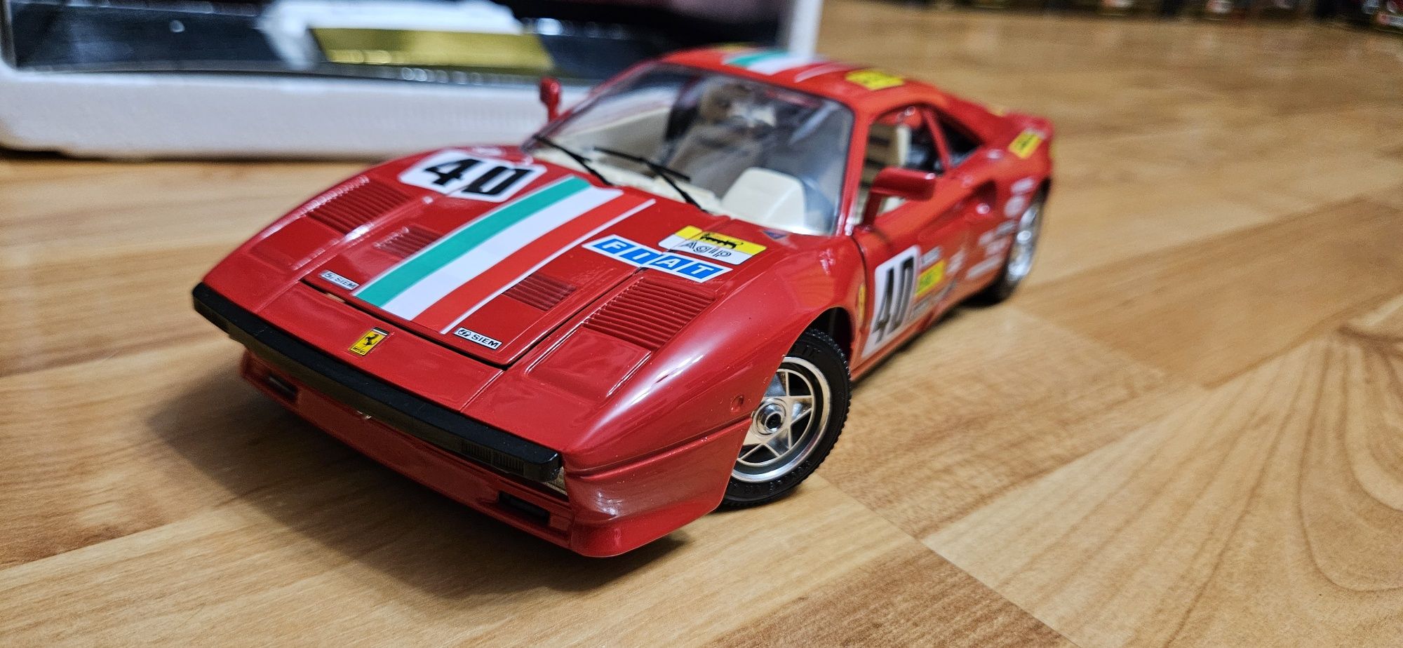 1:18 Burago Ferrari GTO 84'