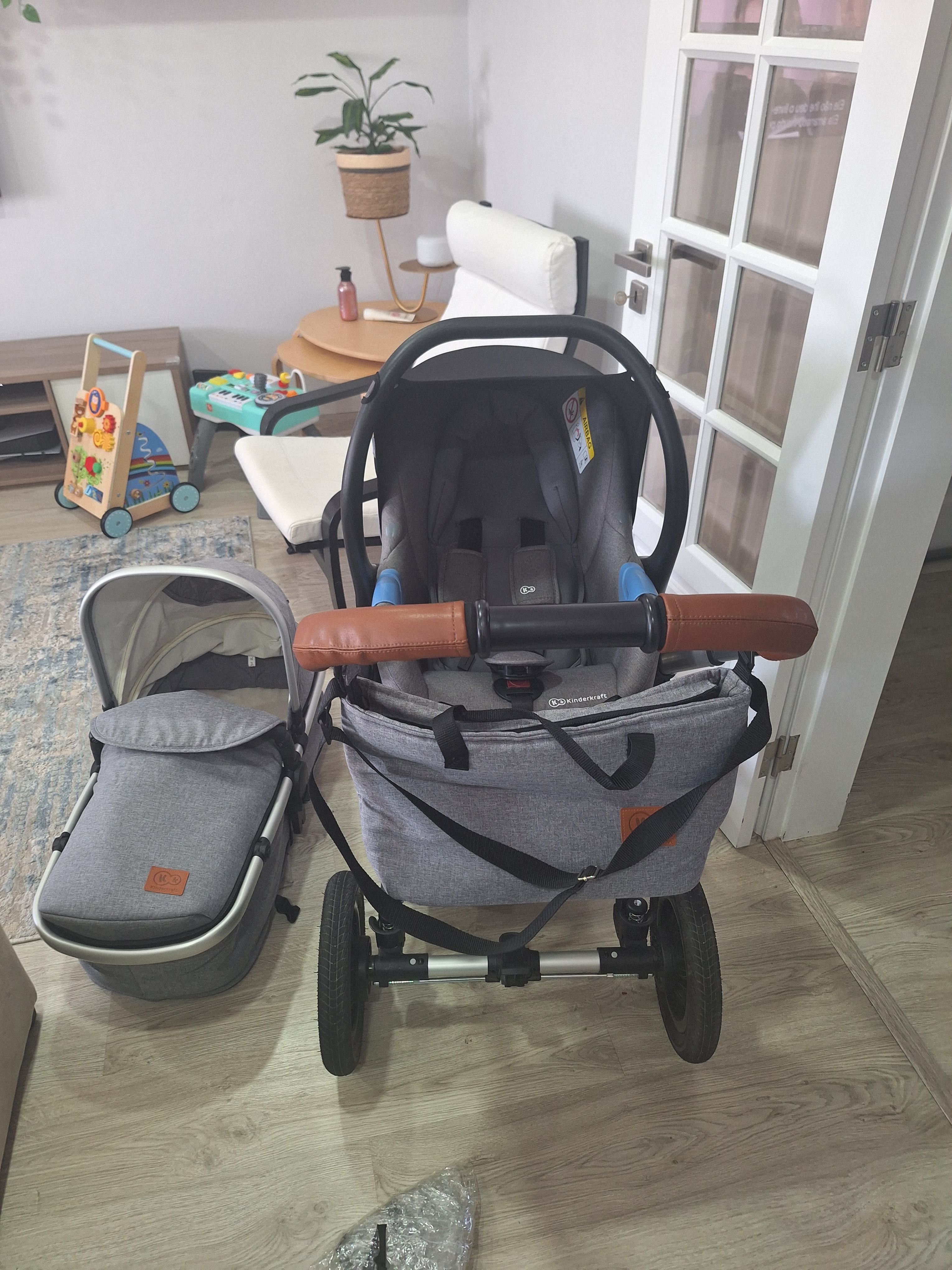 Carrinho de Bebé KinderKraft Veo (3 em 1)