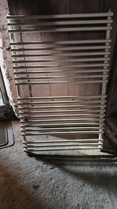Sprzedam grzejnik łazienkowy.