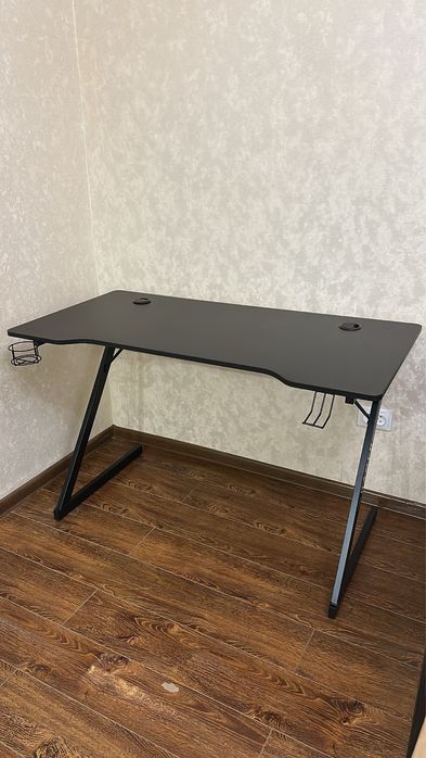Продам компʼютерний стіл