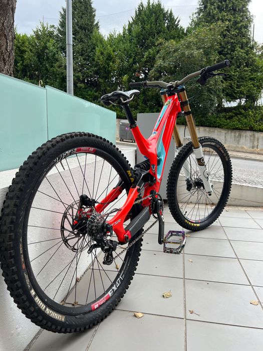 SPECIALIZED DEMO CARBON 27.5 Downhill tamanho L  full kashima