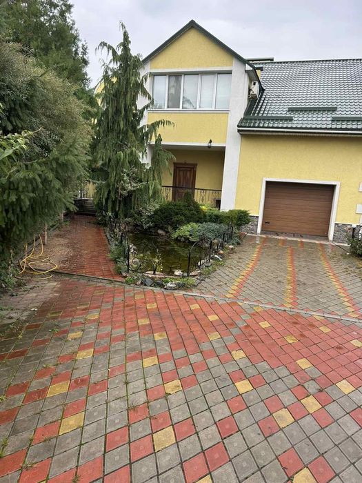 Оренда 3-х поверхового будинку район парку " Перемоги"