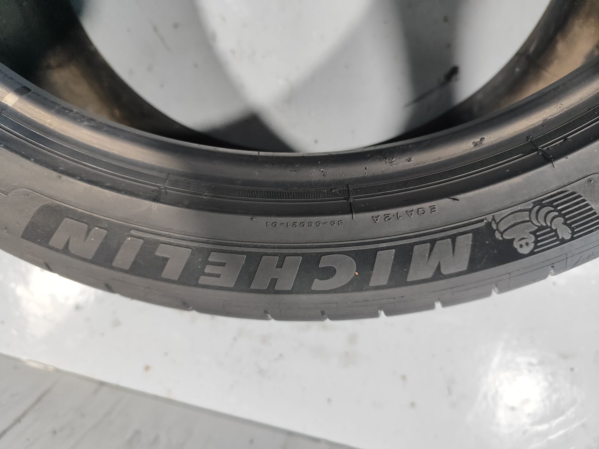 2 pneus semi novos 275-35R20 Michelin - Oferta dos portes