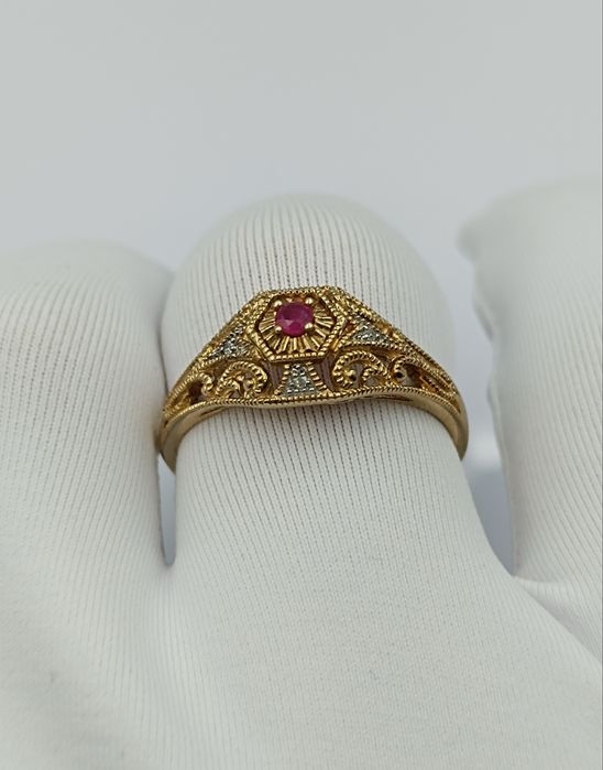 Новое золотое кольцо с рубином 375 пробы размер 20.3