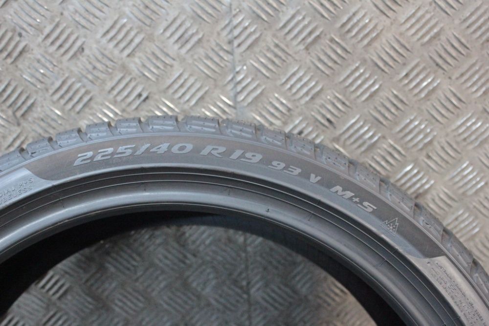 225/40/19 Pirelli Sottozero 225/40 R19